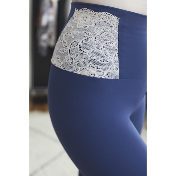 Odessa Capri Legging - NWT - Picture 2 of 2